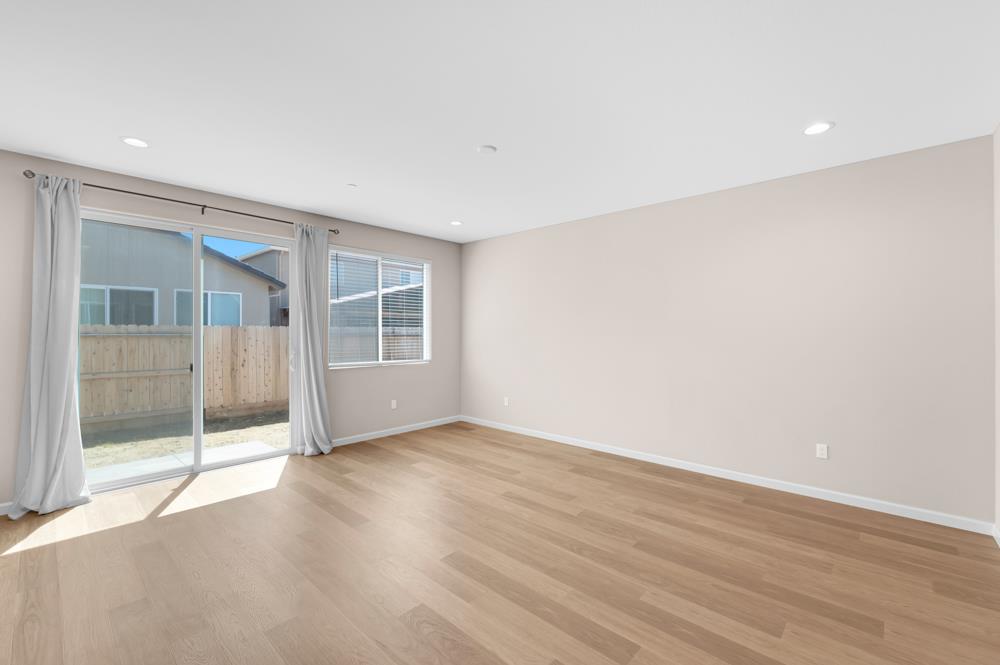 Detail Gallery Image 9 of 29 For 542 Legado Dr, Soledad,  CA 93960 - 3 Beds | 2 Baths