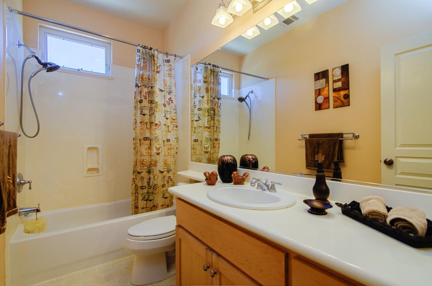 Detail Gallery Image 13 of 19 For 4485 Laird Cir, Santa Clara,  CA 95054 - 3 Beds | 2/1 Baths