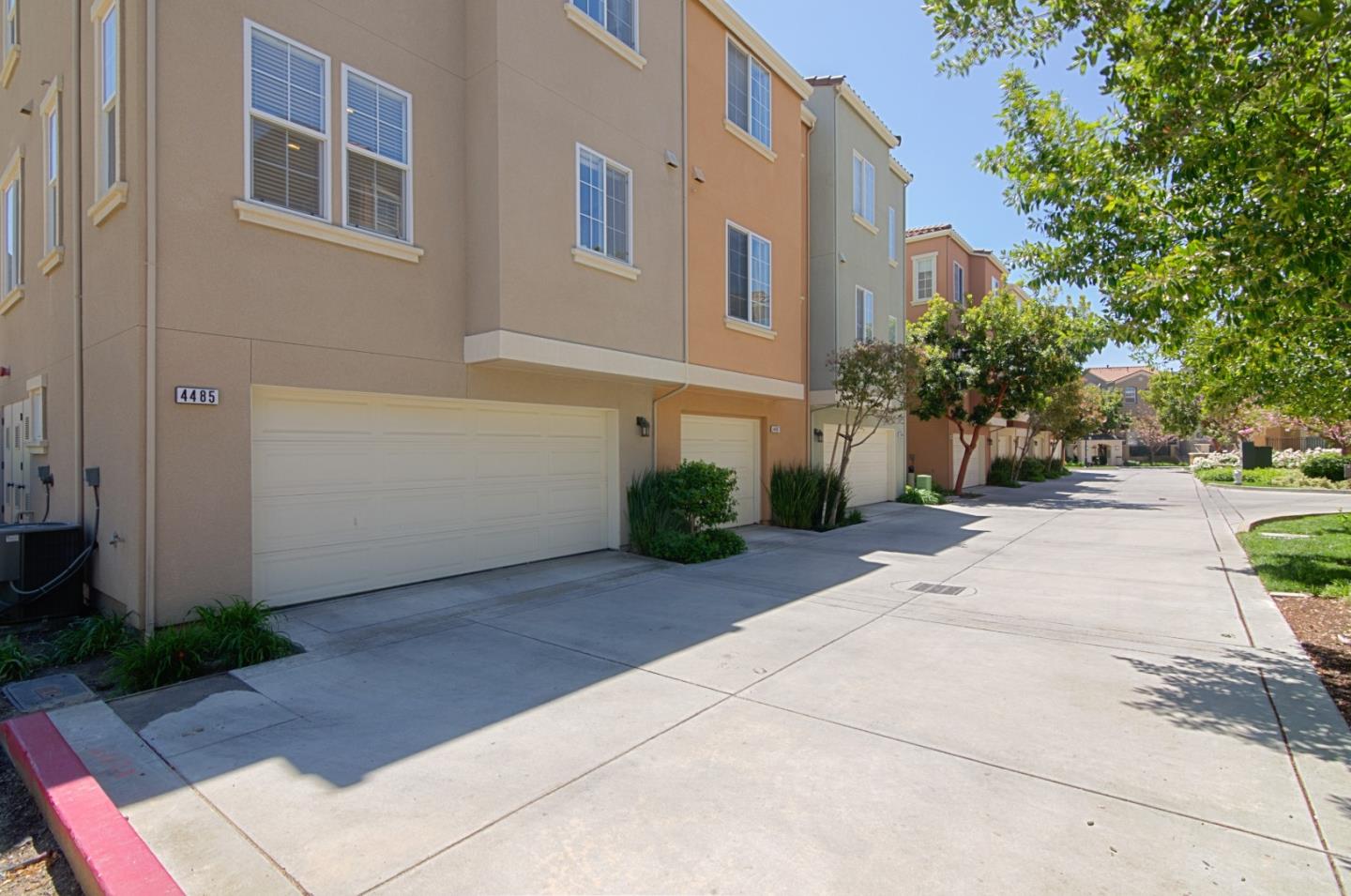 Detail Gallery Image 15 of 19 For 4485 Laird Cir, Santa Clara,  CA 95054 - 3 Beds | 2/1 Baths