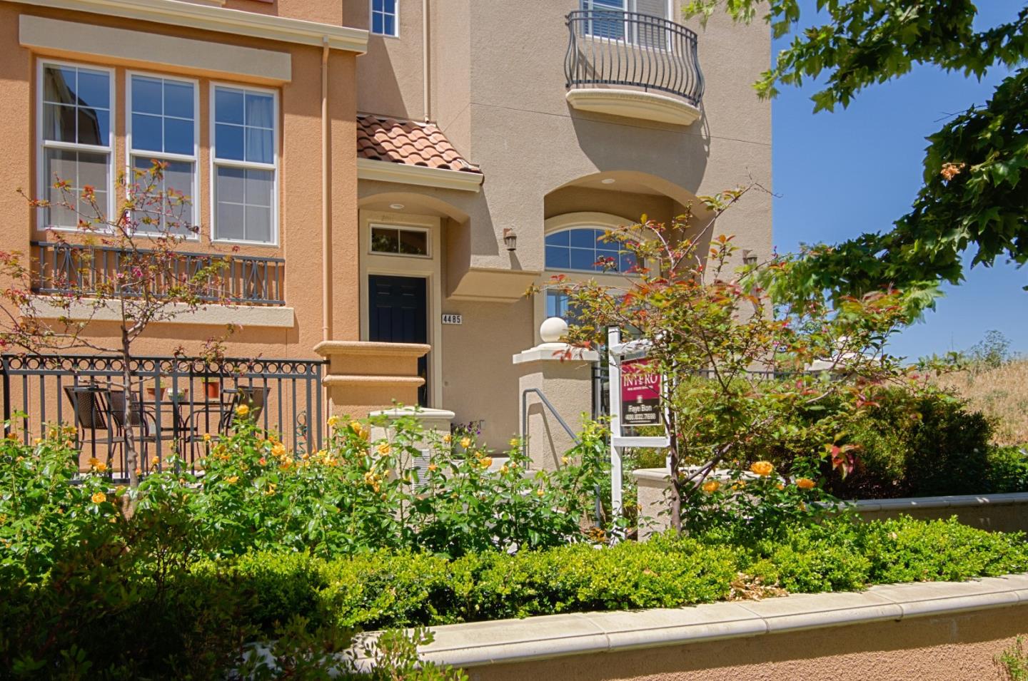 Detail Gallery Image 2 of 19 For 4485 Laird Cir, Santa Clara,  CA 95054 - 3 Beds | 2/1 Baths