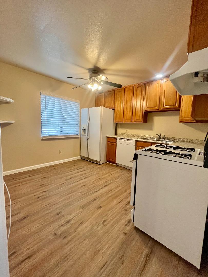 Detail Gallery Image 5 of 22 For 470 Marshall Ave, Sunnyvale,  CA 94086 - – Beds | – Baths