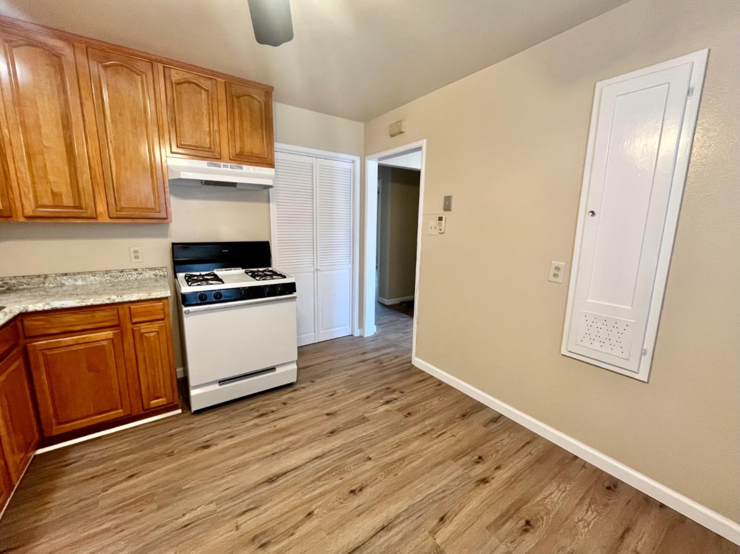 Detail Gallery Image 6 of 22 For 470 Marshall Ave, Sunnyvale,  CA 94086 - – Beds | – Baths