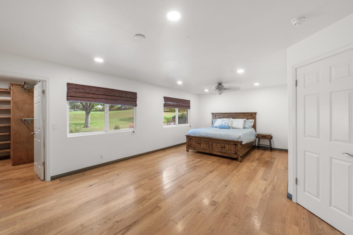 Detail Gallery Image 21 of 49 For 945 S Ridgemark Dr, Hollister,  CA 95023 - 3 Beds | 3 Baths