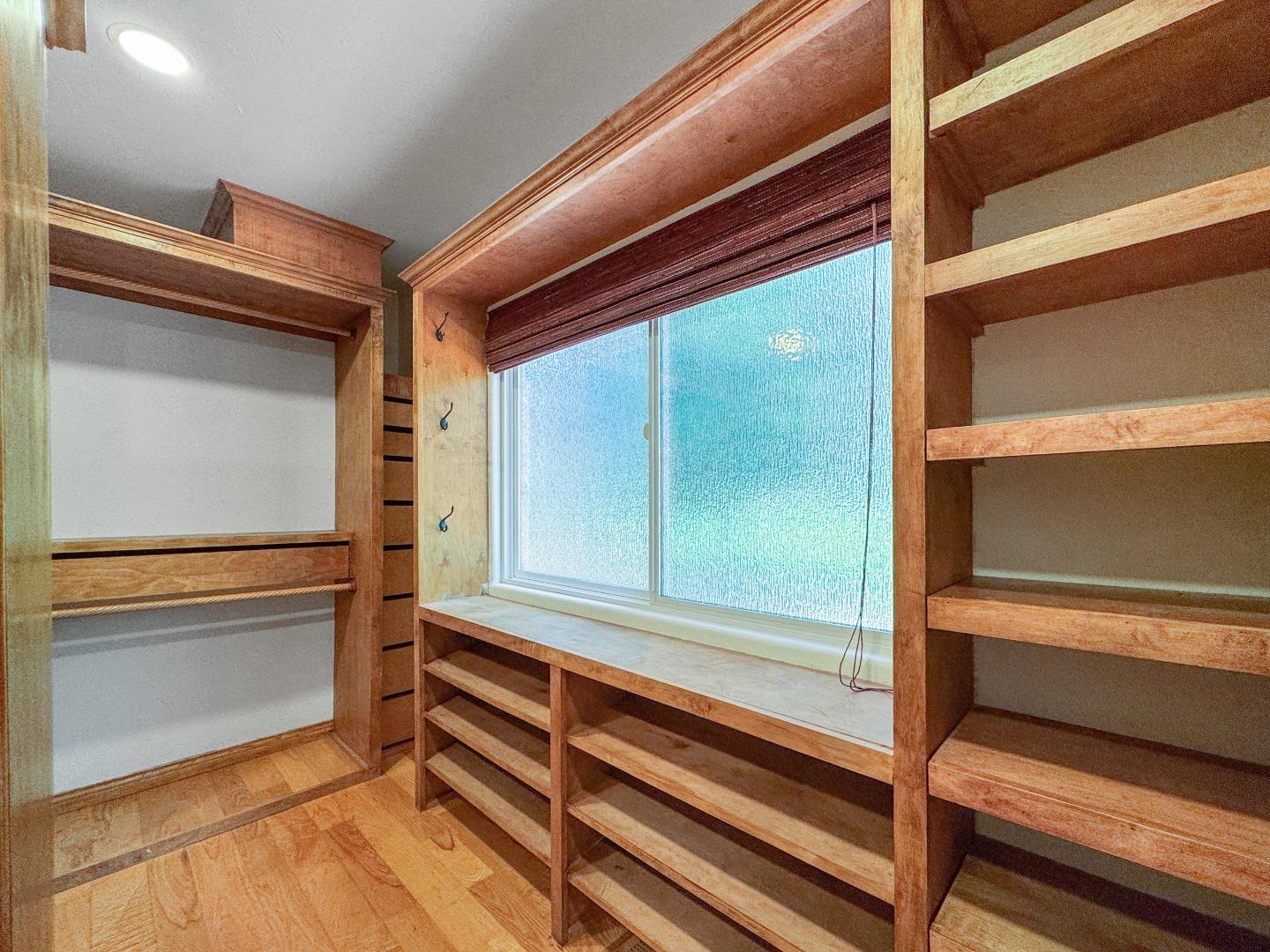 Detail Gallery Image 34 of 49 For 945 S Ridgemark Dr, Hollister,  CA 95023 - 3 Beds | 3 Baths