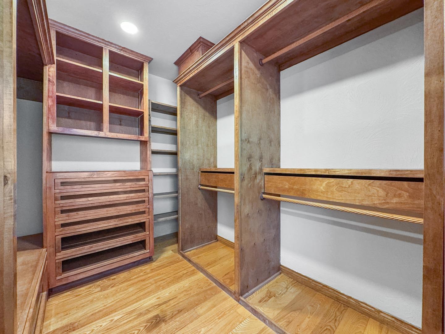 Detail Gallery Image 35 of 49 For 945 S Ridgemark Dr, Hollister,  CA 95023 - 3 Beds | 3 Baths