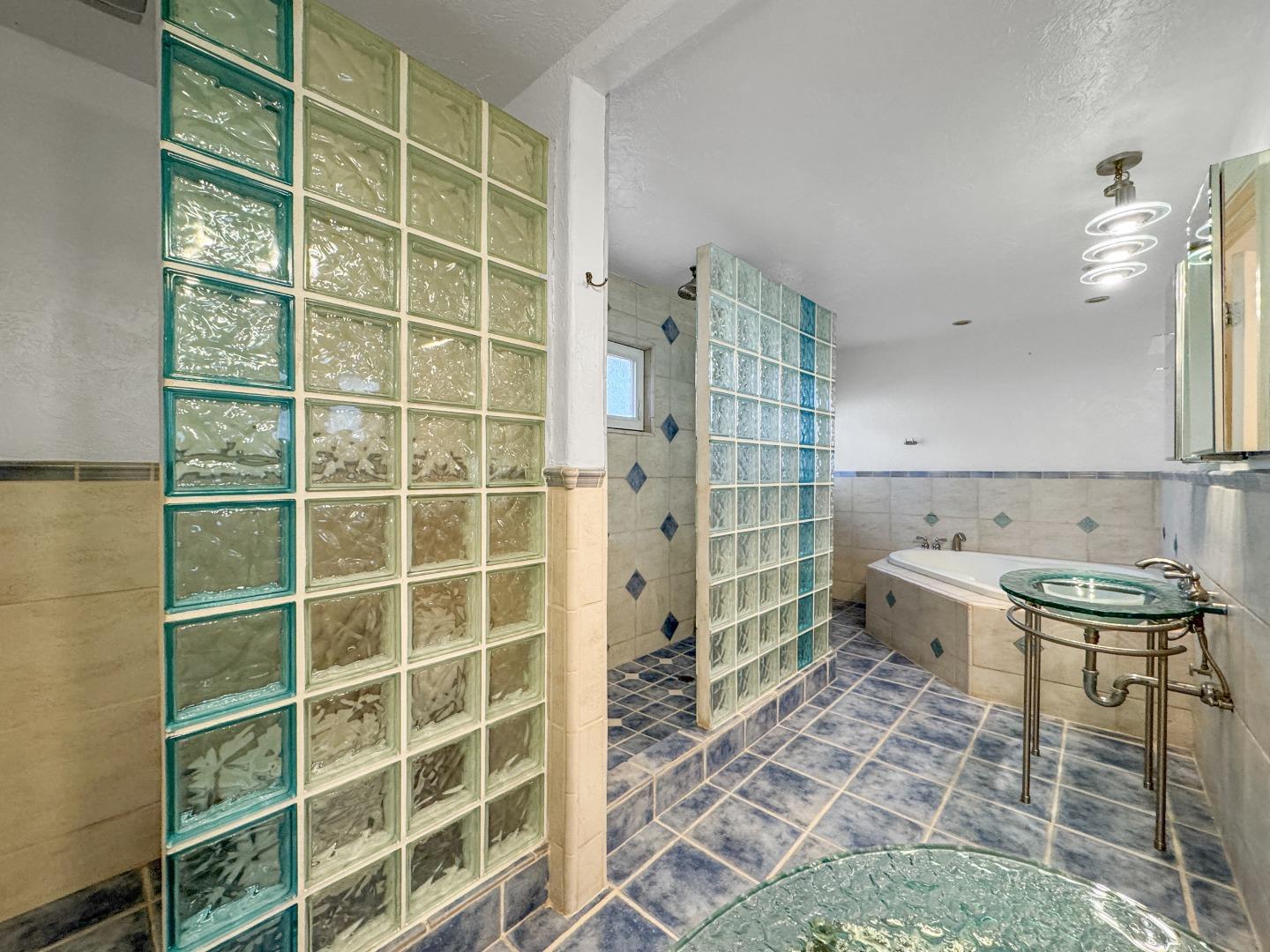 Detail Gallery Image 38 of 49 For 945 S Ridgemark Dr, Hollister,  CA 95023 - 3 Beds | 3 Baths