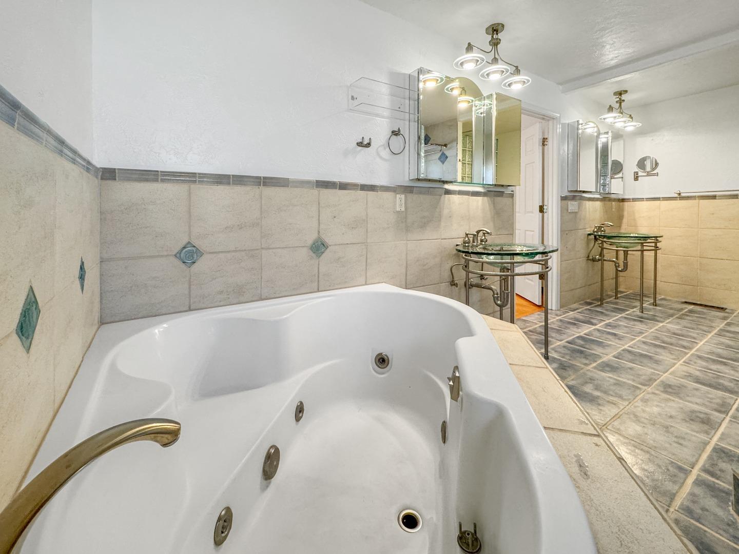 Detail Gallery Image 40 of 49 For 945 S Ridgemark Dr, Hollister,  CA 95023 - 3 Beds | 3 Baths