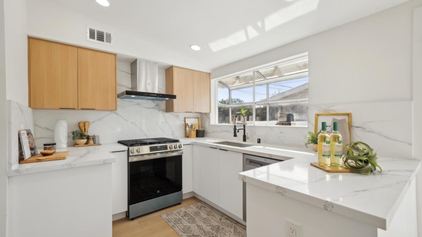 Detail Gallery Image 11 of 30 For 1009 Candlewood Ave, Sunnyvale,  CA 94089 - 3 Beds | 2 Baths