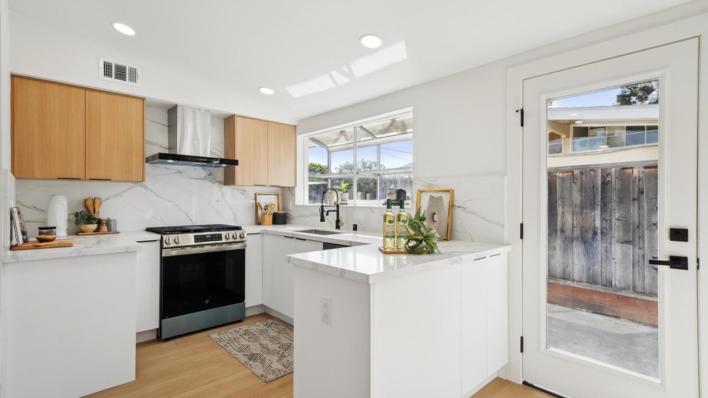 Detail Gallery Image 12 of 30 For 1009 Candlewood Ave, Sunnyvale,  CA 94089 - 3 Beds | 2 Baths