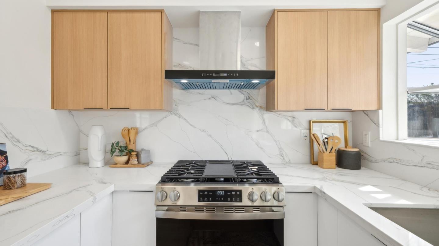 Detail Gallery Image 13 of 30 For 1009 Candlewood Ave, Sunnyvale,  CA 94089 - 3 Beds | 2 Baths