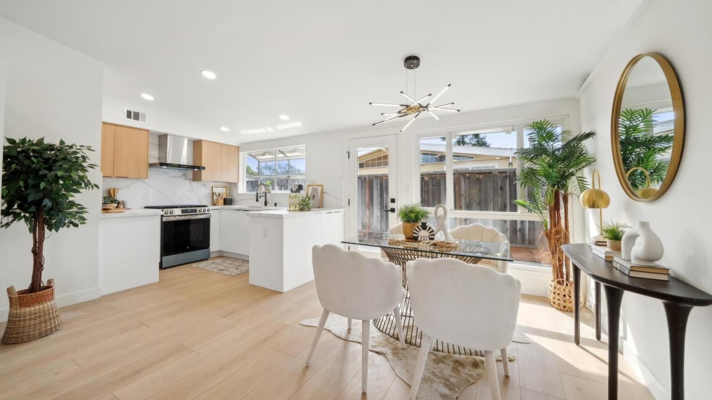 Detail Gallery Image 8 of 30 For 1009 Candlewood Ave, Sunnyvale,  CA 94089 - 3 Beds | 2 Baths