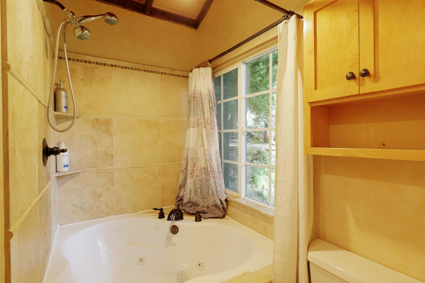 Detail Gallery Image 11 of 68 For 18085 Highway 9, Boulder Creek,  CA 95006 - 2 Beds | 2 Baths
