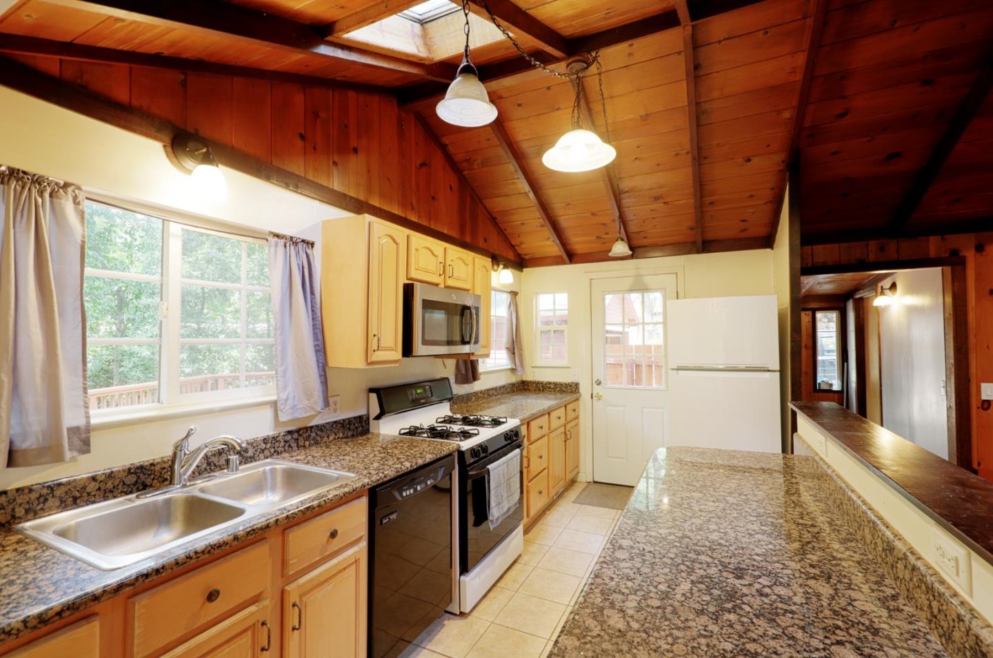 Detail Gallery Image 8 of 68 For 18085 Highway 9, Boulder Creek,  CA 95006 - 2 Beds | 2 Baths