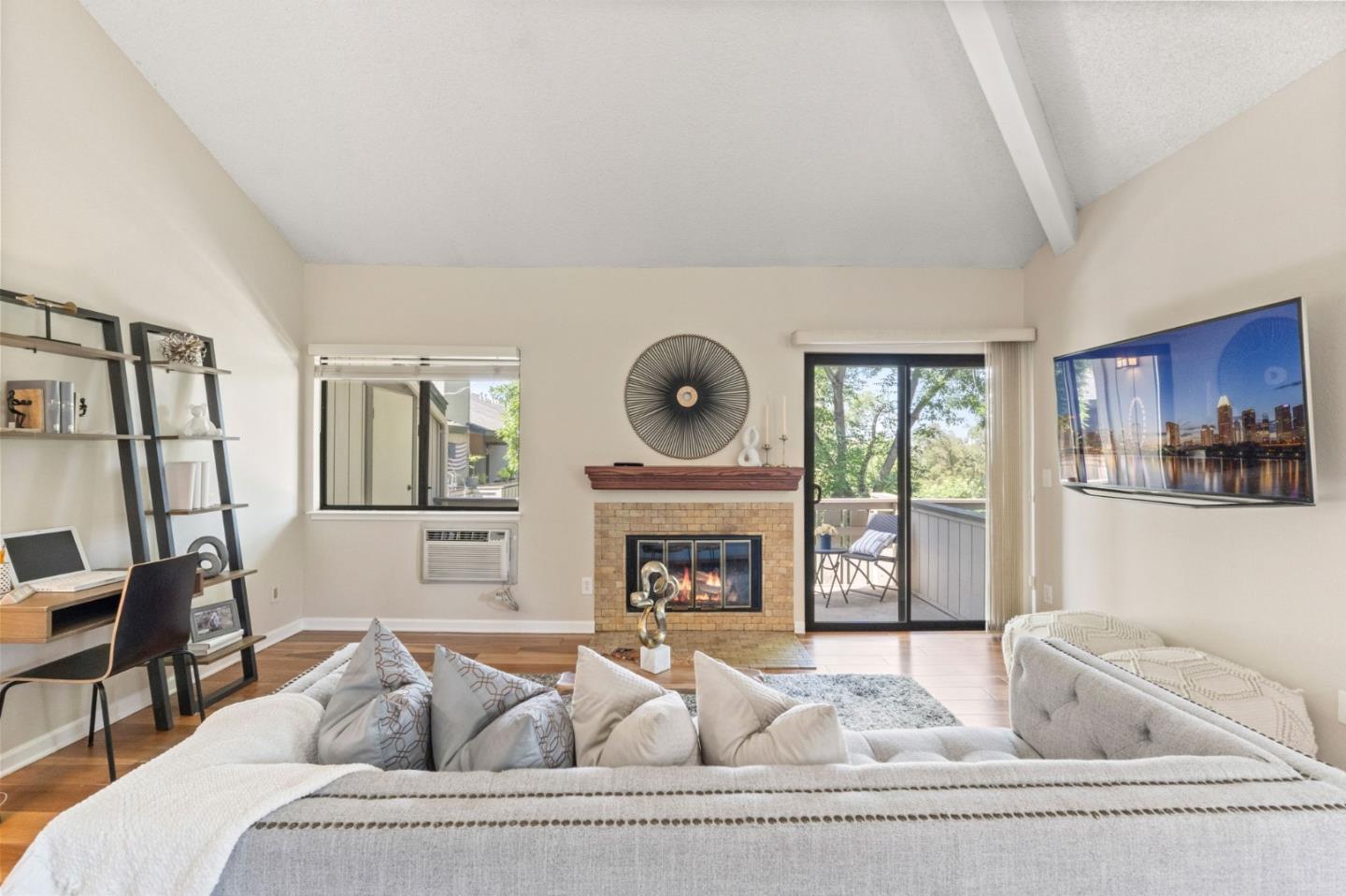 Detail Gallery Image 11 of 30 For 1544 Alma Ter, San Jose,  CA 95125 - 2 Beds | 2 Baths