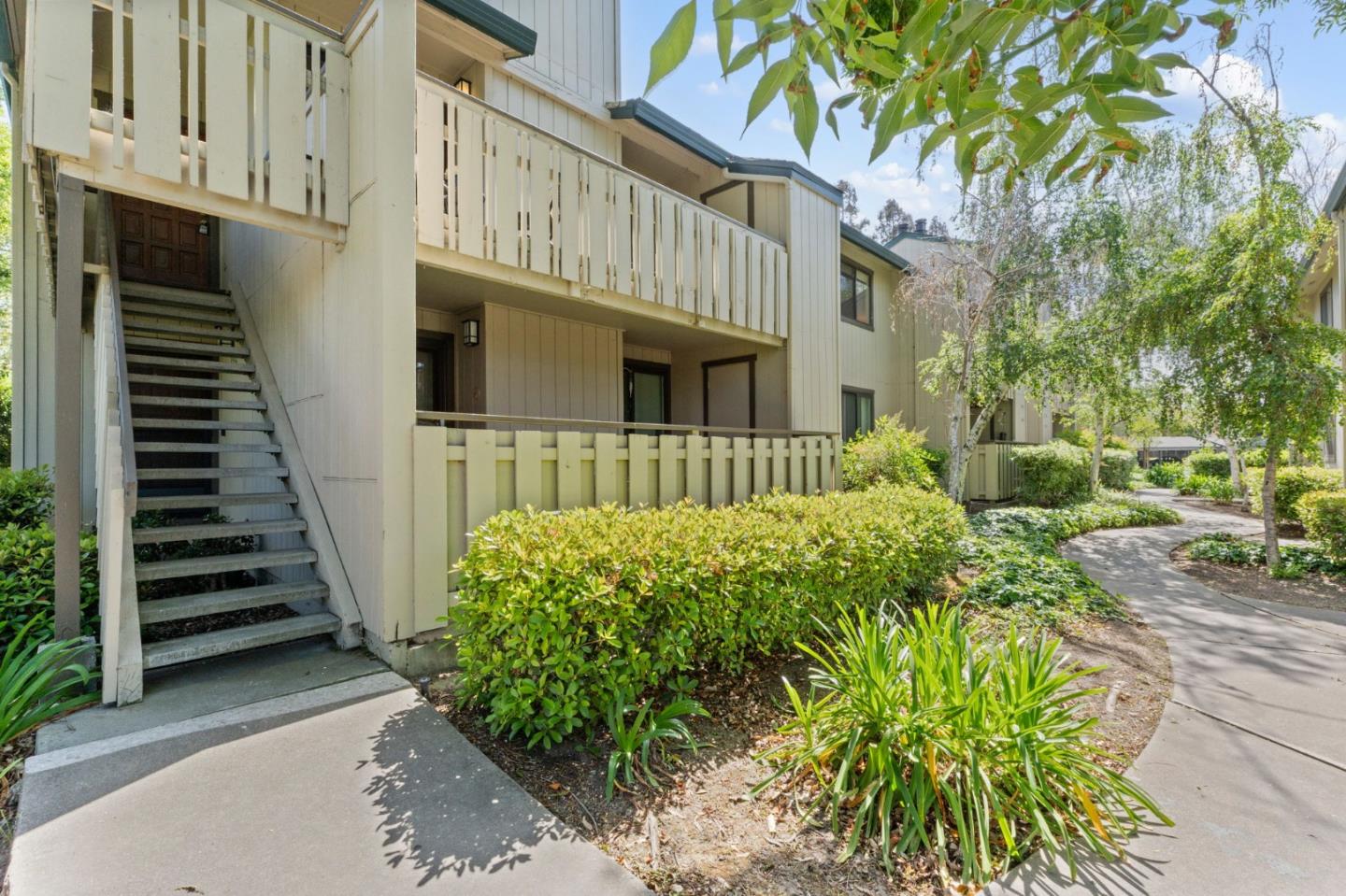 Detail Gallery Image 3 of 30 For 1544 Alma Ter, San Jose,  CA 95125 - 2 Beds | 2 Baths