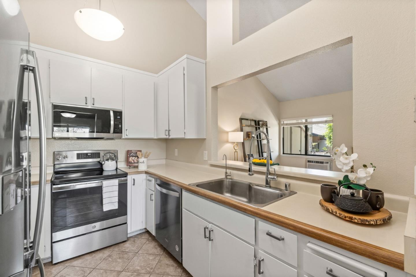Detail Gallery Image 7 of 30 For 1544 Alma Ter, San Jose,  CA 95125 - 2 Beds | 2 Baths