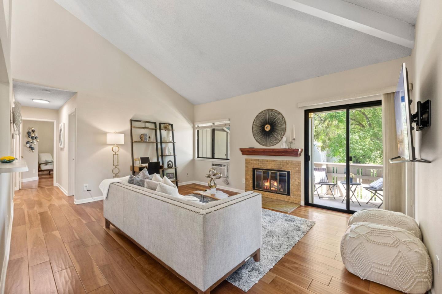 Detail Gallery Image 8 of 30 For 1544 Alma Ter, San Jose,  CA 95125 - 2 Beds | 2 Baths