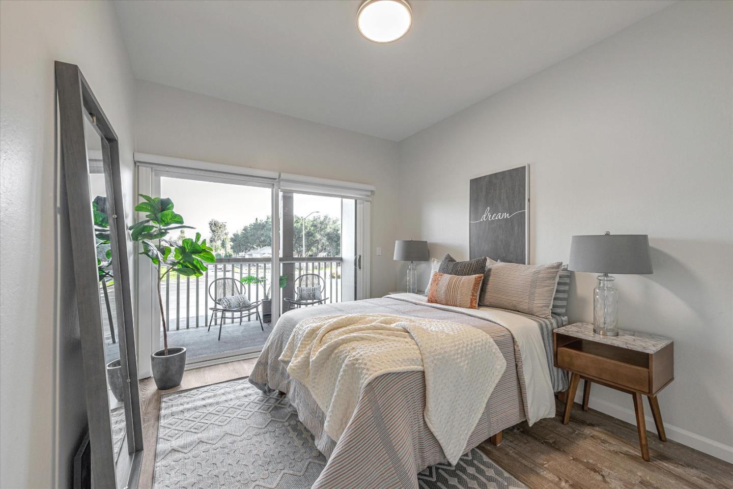 Detail Gallery Image 12 of 16 For 1326 Woodside Rd, Redwood City,  CA 94061 - 2 Beds | 2 Baths