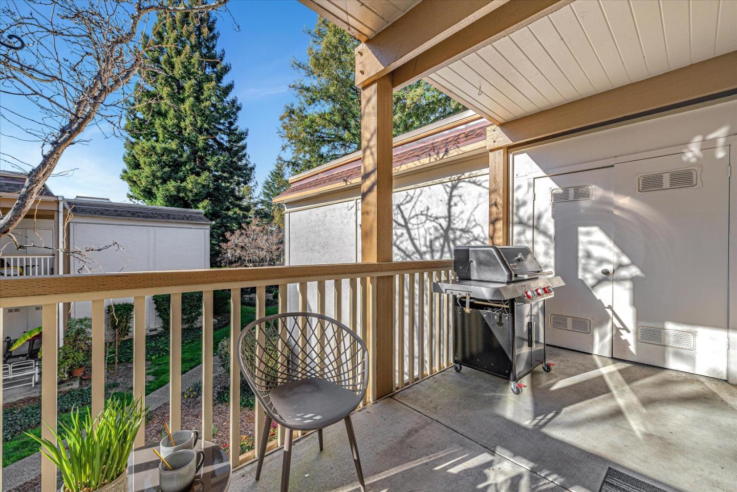 Detail Gallery Image 14 of 16 For 1326 Woodside Rd, Redwood City,  CA 94061 - 2 Beds | 2 Baths