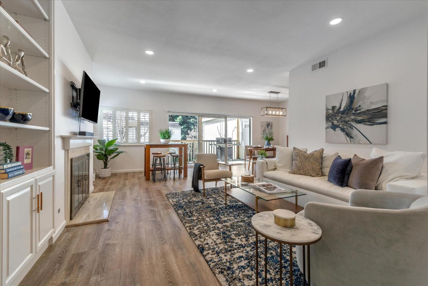 Detail Gallery Image 3 of 16 For 1326 Woodside Rd, Redwood City,  CA 94061 - 2 Beds | 2 Baths