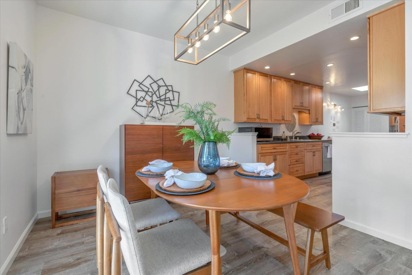Detail Gallery Image 5 of 16 For 1326 Woodside Rd, Redwood City,  CA 94061 - 2 Beds | 2 Baths