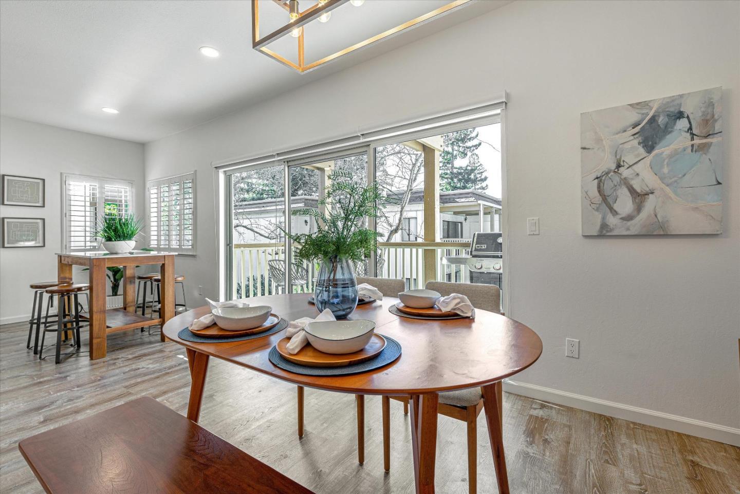 Detail Gallery Image 6 of 16 For 1326 Woodside Rd, Redwood City,  CA 94061 - 2 Beds | 2 Baths