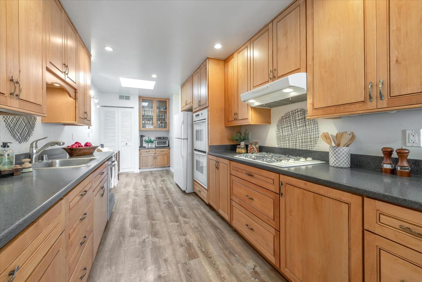 Detail Gallery Image 7 of 16 For 1326 Woodside Rd, Redwood City,  CA 94061 - 2 Beds | 2 Baths