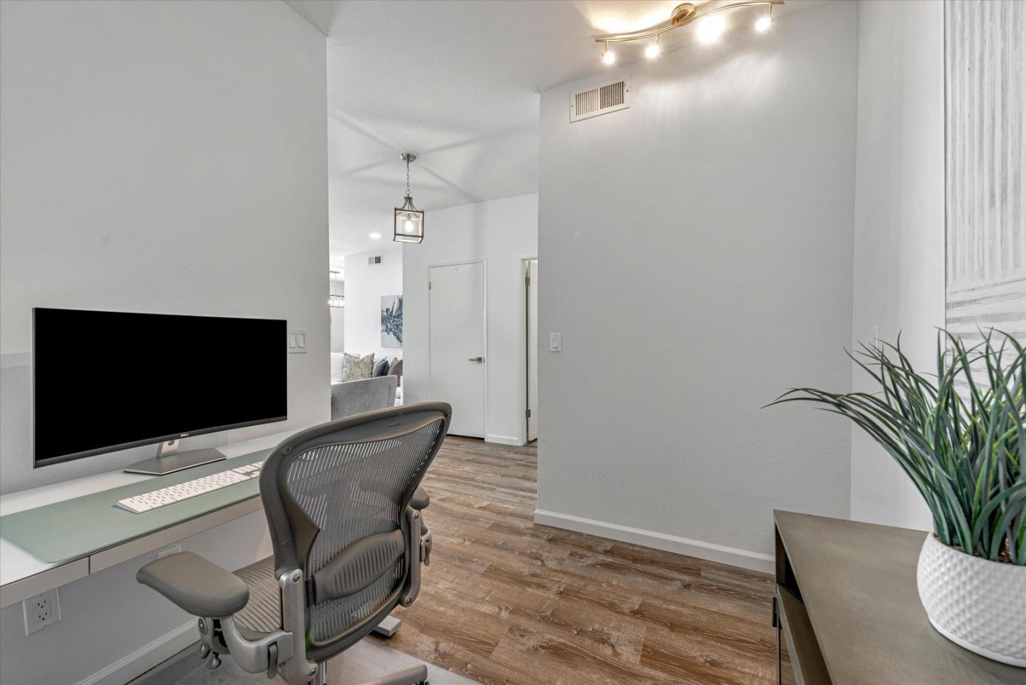 Detail Gallery Image 8 of 16 For 1326 Woodside Rd, Redwood City,  CA 94061 - 2 Beds | 2 Baths
