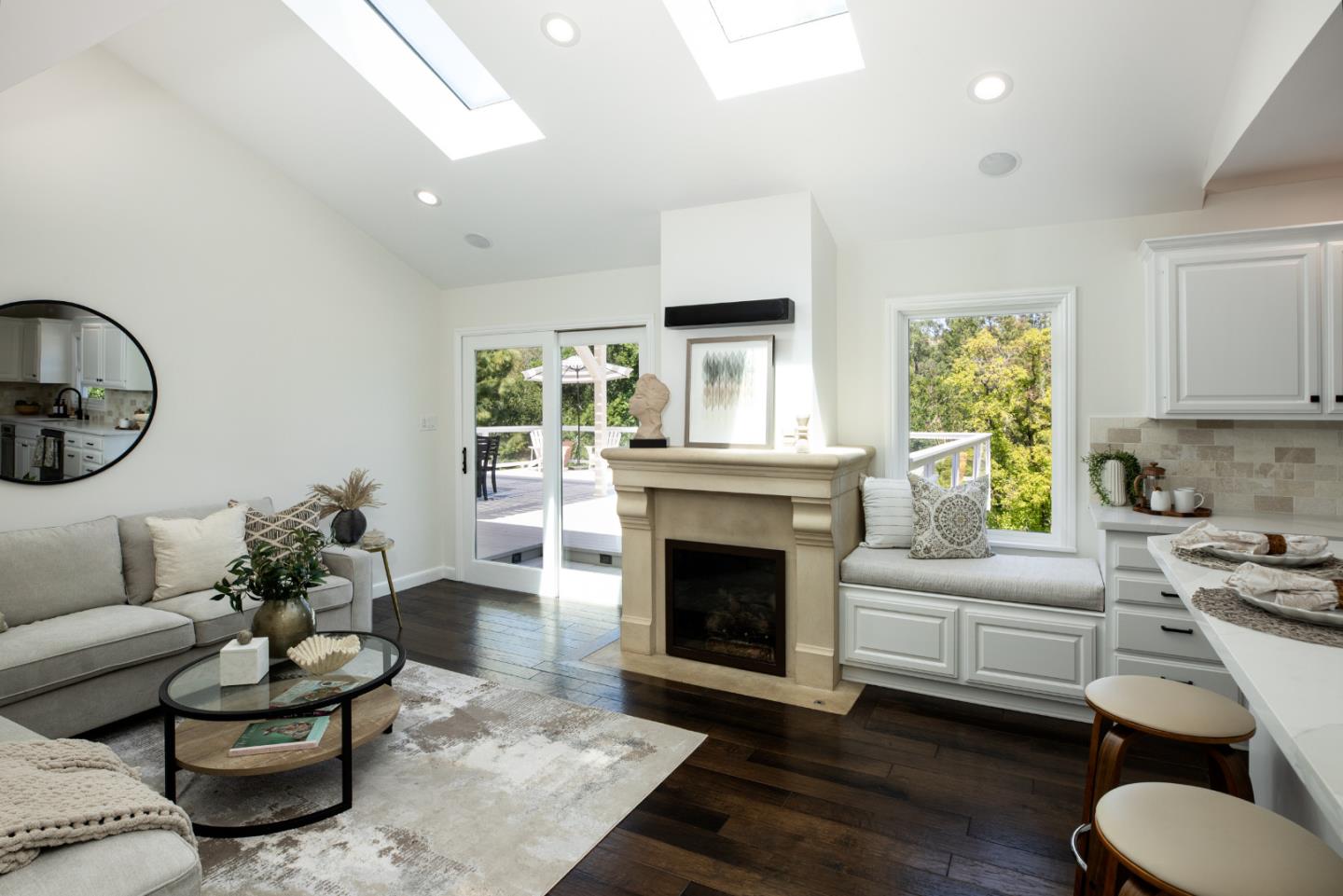 Detail Gallery Image 11 of 37 For 115 Toyon Ct, Woodside,  CA 94062 - 4 Beds | 3 Baths