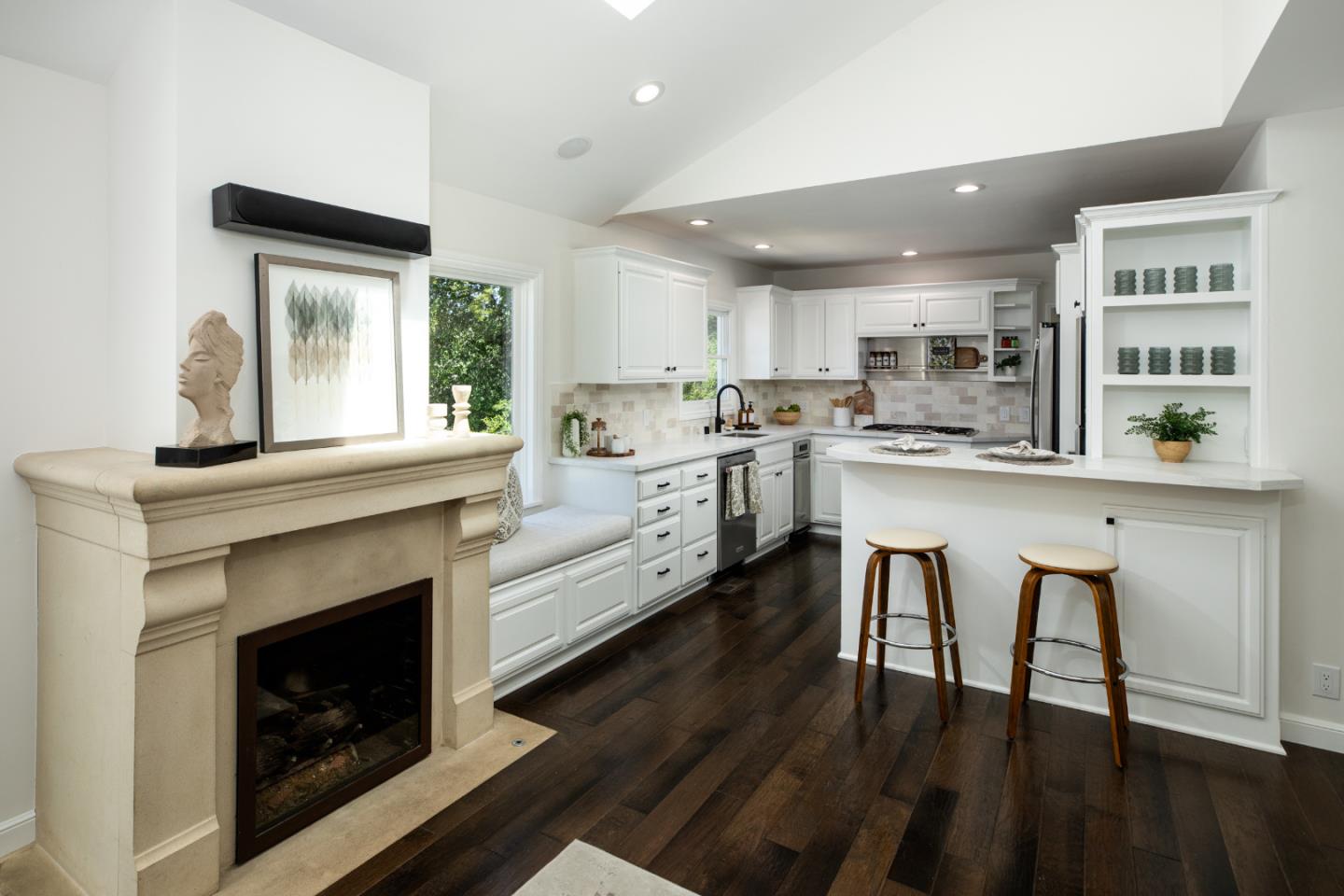 Detail Gallery Image 12 of 37 For 115 Toyon Ct, Woodside,  CA 94062 - 4 Beds | 3 Baths