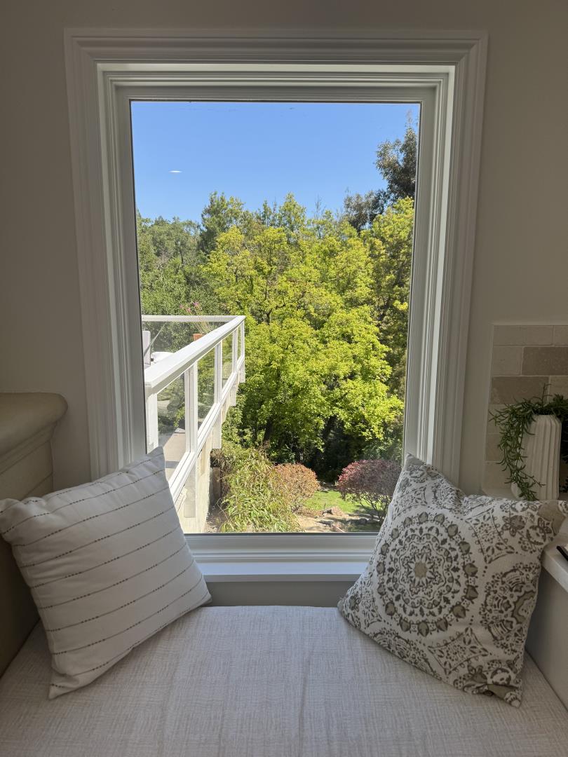 Detail Gallery Image 13 of 37 For 115 Toyon Ct, Woodside,  CA 94062 - 4 Beds | 3 Baths