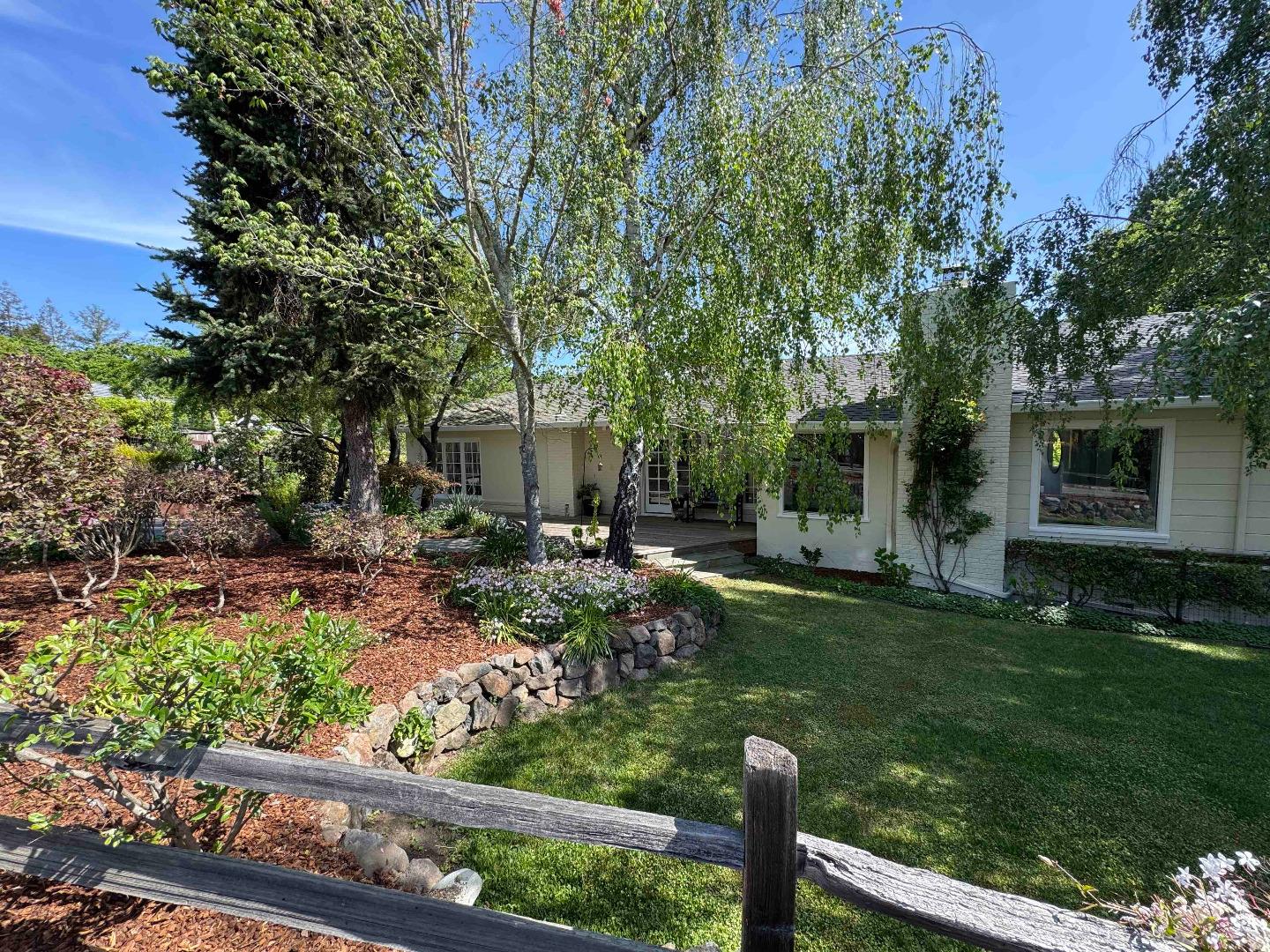 Detail Gallery Image 2 of 37 For 115 Toyon Ct, Woodside,  CA 94062 - 4 Beds | 3 Baths