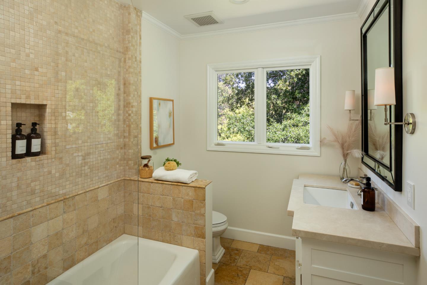 Detail Gallery Image 20 of 37 For 115 Toyon Ct, Woodside,  CA 94062 - 4 Beds | 3 Baths