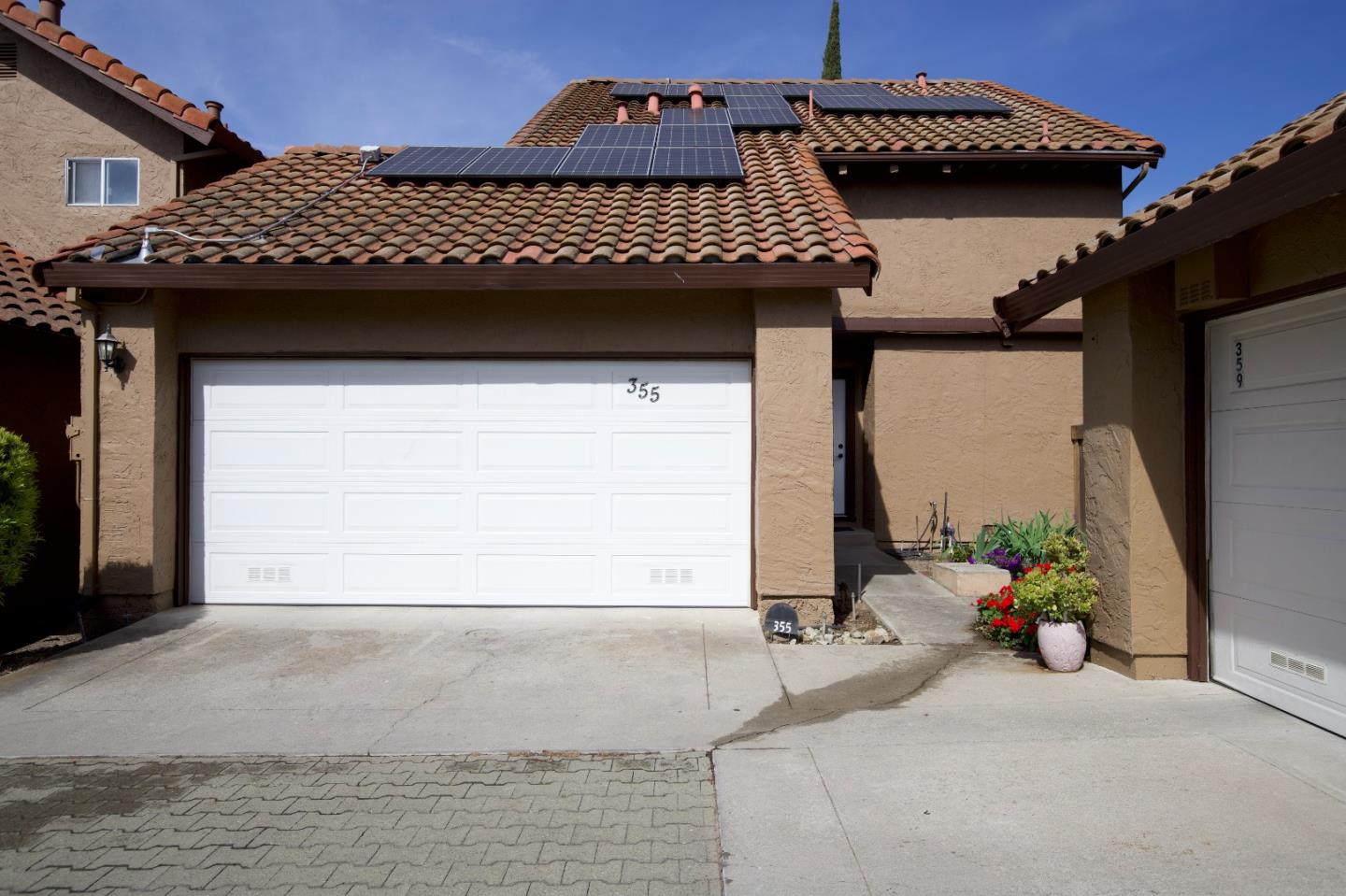 Detail Gallery Image 2 of 52 For 355 Otono Ct, San Jose,  CA 95111 - 3 Beds | 3 Baths