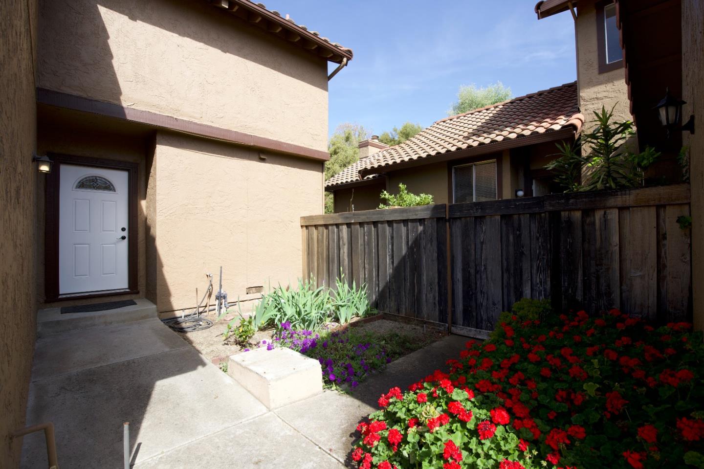 Detail Gallery Image 3 of 52 For 355 Otono Ct, San Jose,  CA 95111 - 3 Beds | 3 Baths