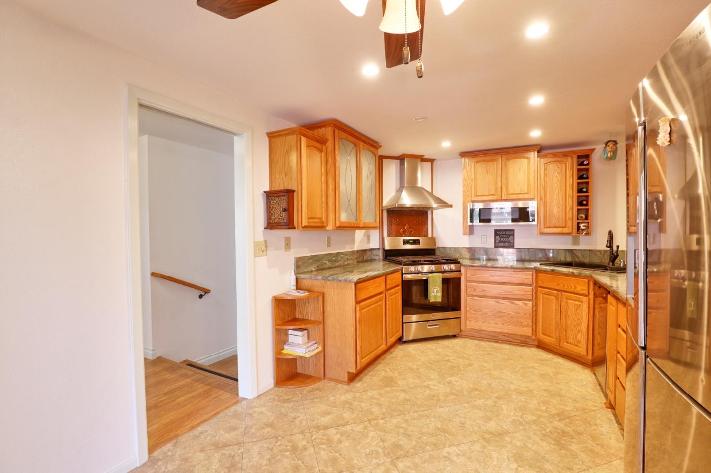 Detail Gallery Image 8 of 52 For 355 Otono Ct, San Jose,  CA 95111 - 3 Beds | 3 Baths
