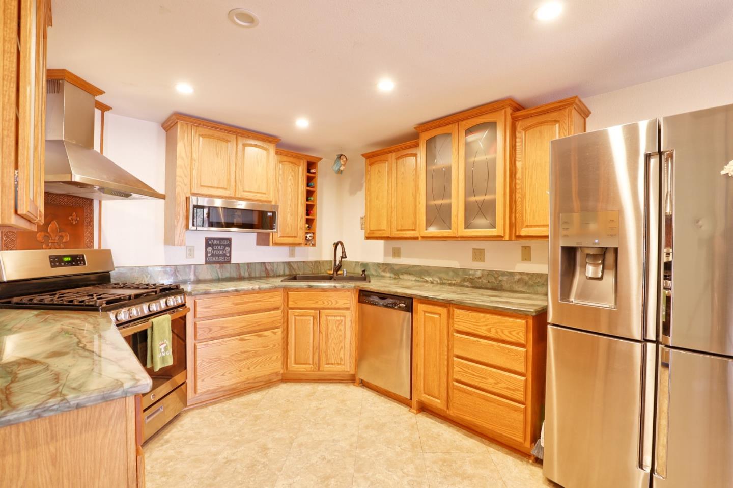 Detail Gallery Image 9 of 52 For 355 Otono Ct, San Jose,  CA 95111 - 3 Beds | 3 Baths