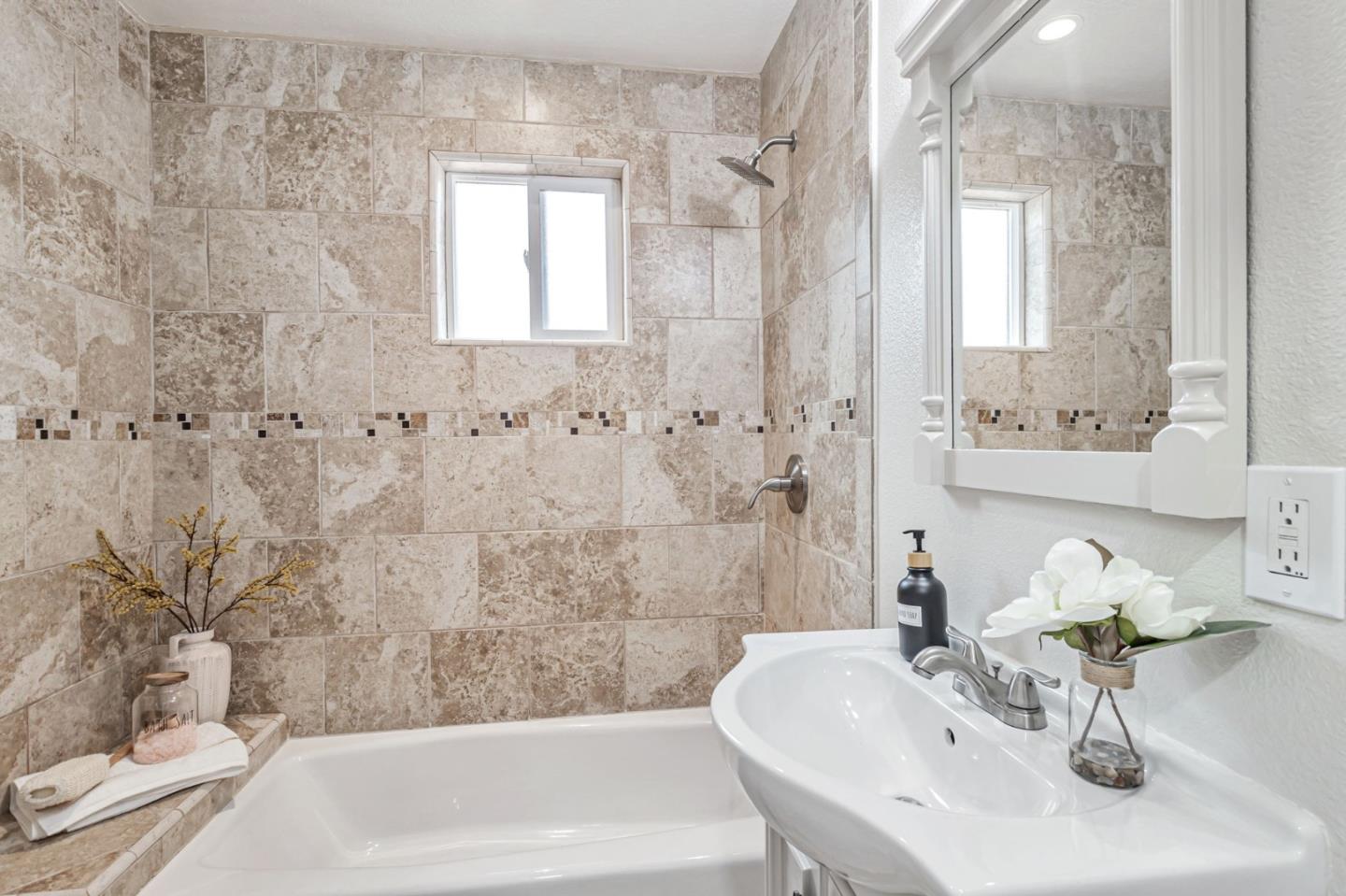 Detail Gallery Image 11 of 18 For 917 North Rd, Belmont,  CA 94002 - 3 Beds | 2/1 Baths