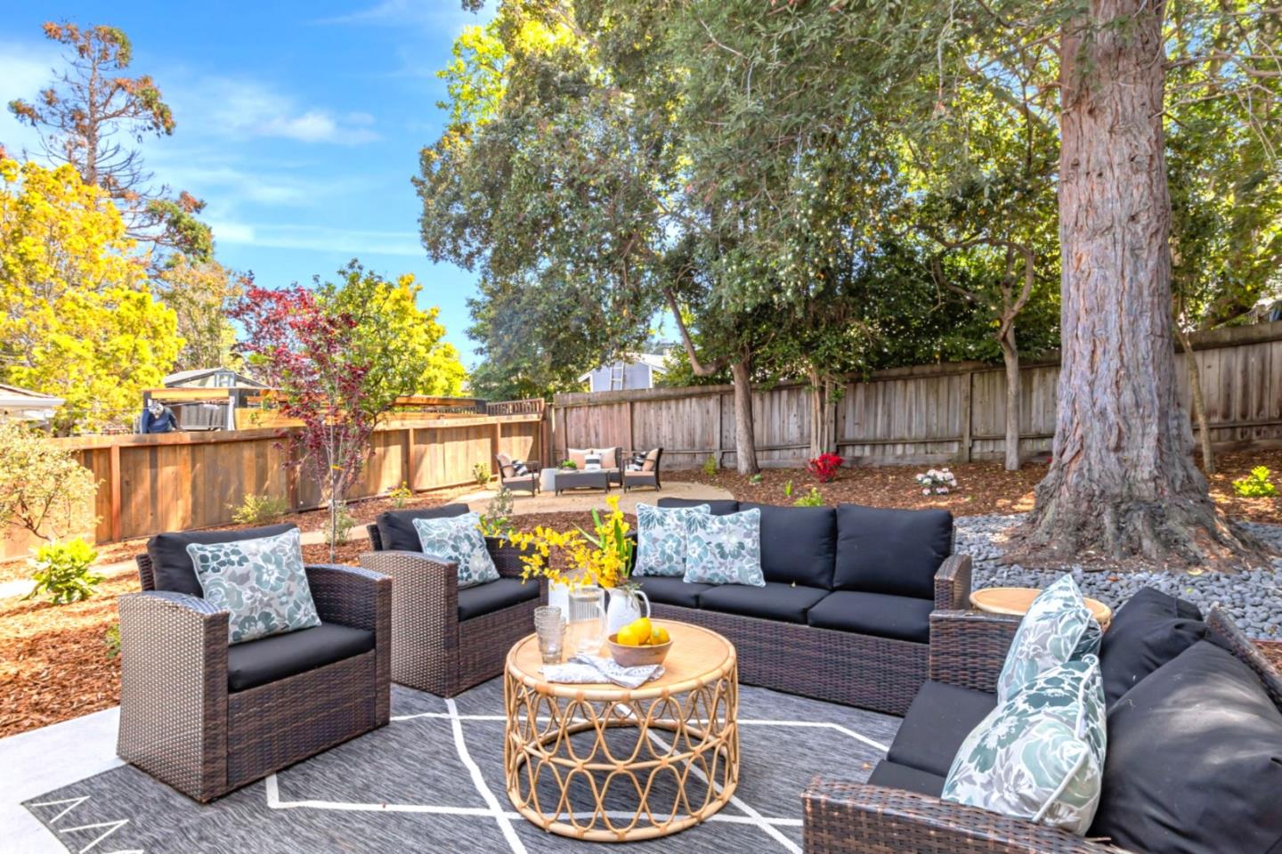 Detail Gallery Image 15 of 18 For 917 North Rd, Belmont,  CA 94002 - 3 Beds | 2/1 Baths