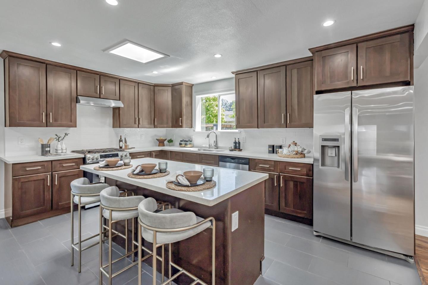 Detail Gallery Image 5 of 18 For 917 North Rd, Belmont,  CA 94002 - 3 Beds | 2/1 Baths