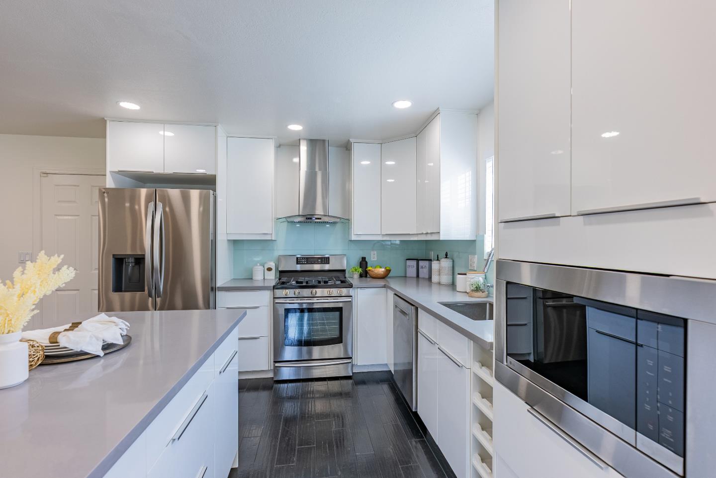 Detail Gallery Image 11 of 38 For 994 Pocatello Ave, Sunnyvale,  CA 94087 - 3 Beds | 2 Baths