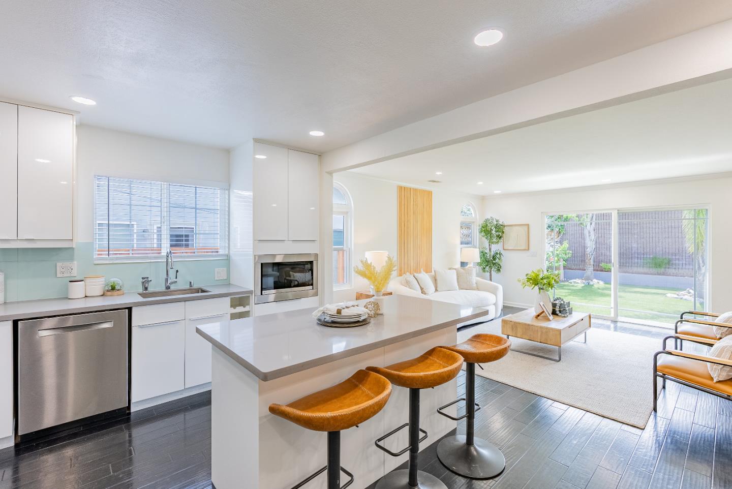 Detail Gallery Image 13 of 38 For 994 Pocatello Ave, Sunnyvale,  CA 94087 - 3 Beds | 2 Baths