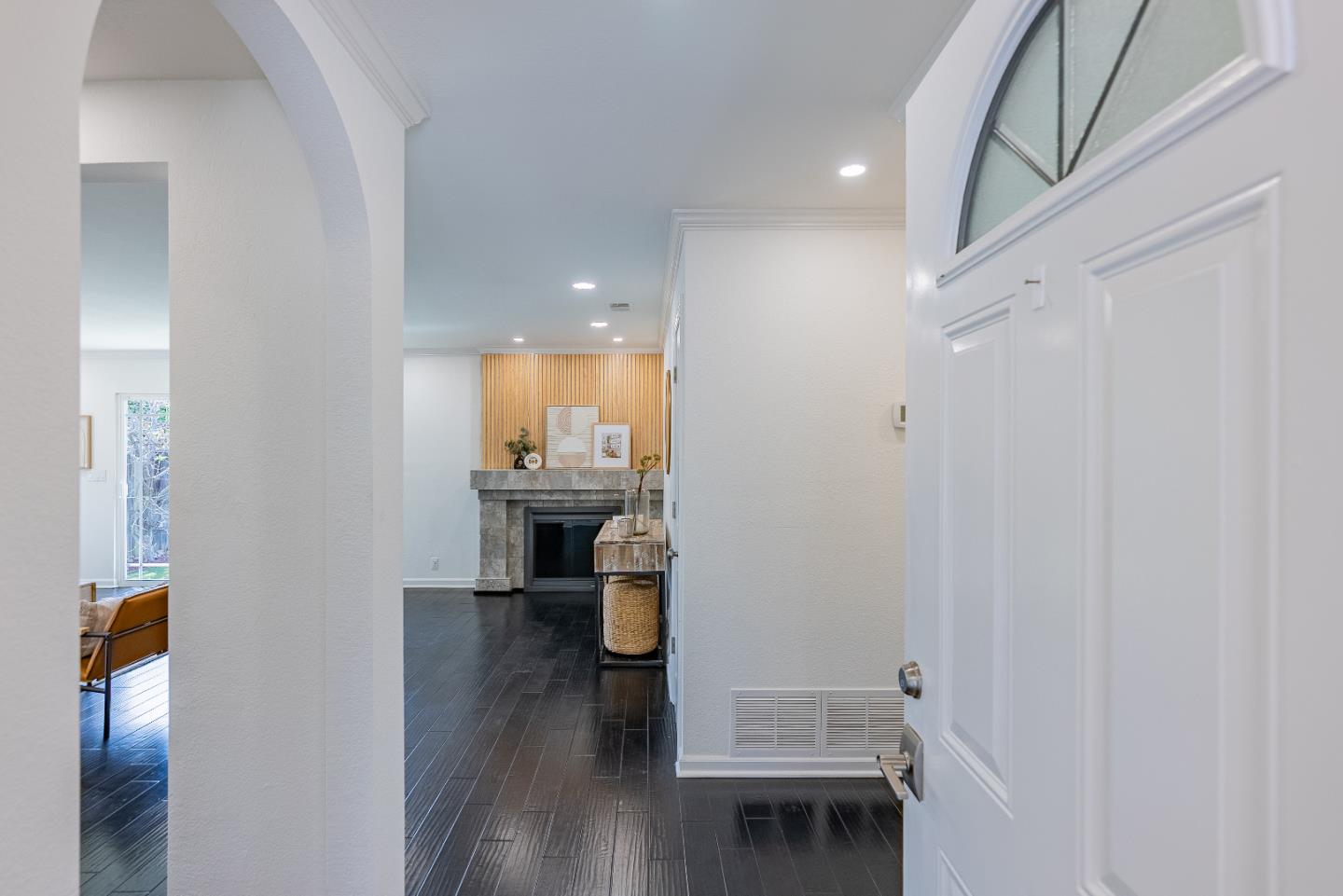 Detail Gallery Image 4 of 38 For 994 Pocatello Ave, Sunnyvale,  CA 94087 - 3 Beds | 2 Baths