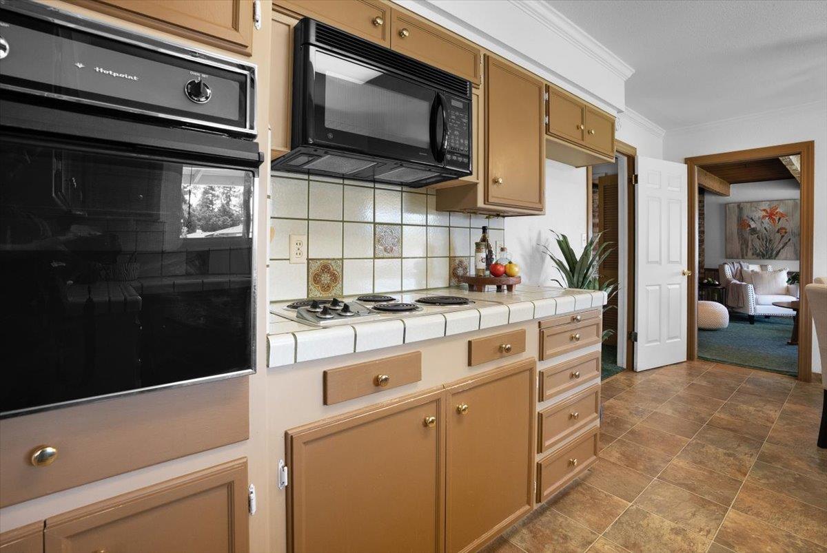Detail Gallery Image 13 of 34 For 18654 Aspesi Dr, Saratoga,  CA 95070 - 4 Beds | 2/1 Baths