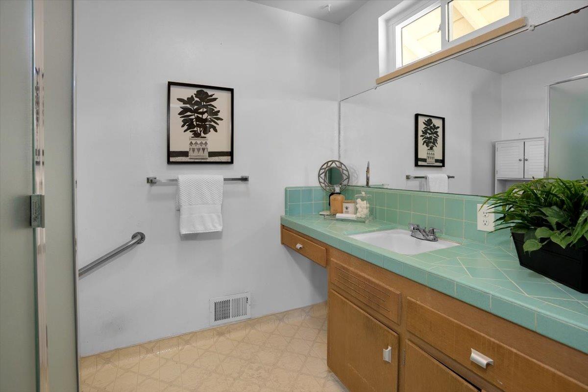 Detail Gallery Image 23 of 34 For 18654 Aspesi Dr, Saratoga,  CA 95070 - 4 Beds | 2/1 Baths