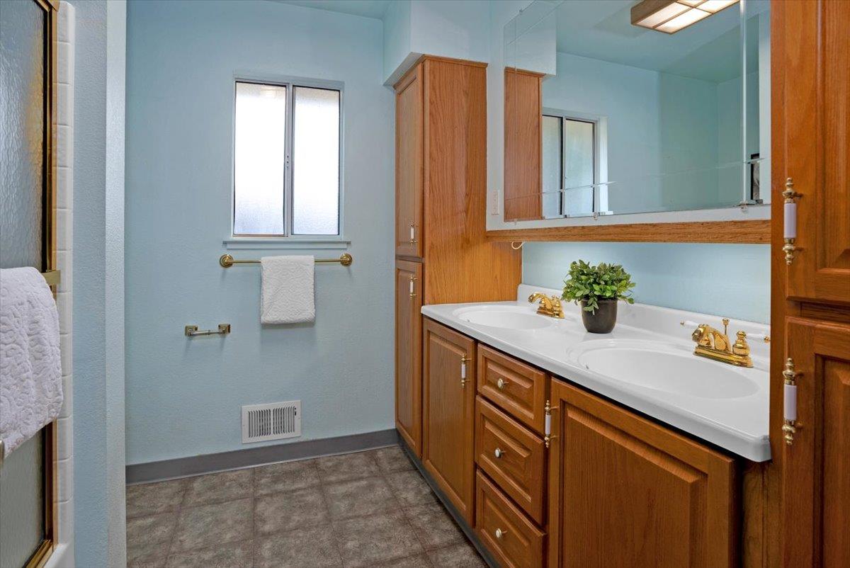 Detail Gallery Image 26 of 34 For 18654 Aspesi Dr, Saratoga,  CA 95070 - 4 Beds | 2/1 Baths
