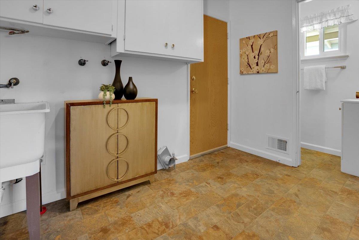 Detail Gallery Image 28 of 34 For 18654 Aspesi Dr, Saratoga,  CA 95070 - 4 Beds | 2/1 Baths