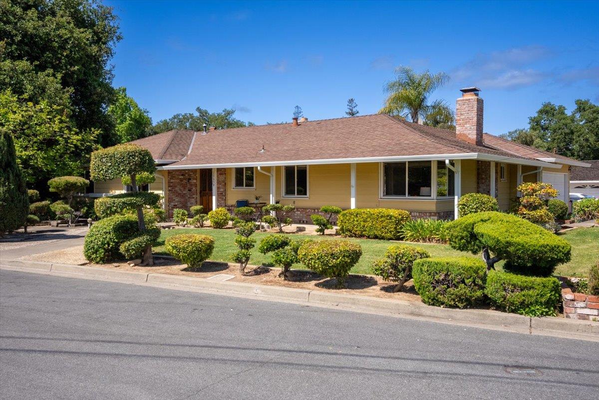 Detail Gallery Image 3 of 34 For 18654 Aspesi Dr, Saratoga,  CA 95070 - 4 Beds | 2/1 Baths