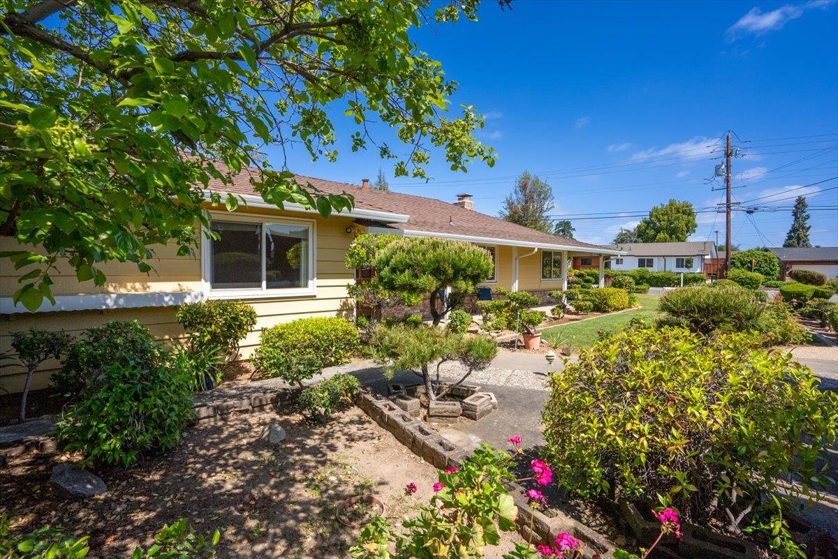 Detail Gallery Image 4 of 34 For 18654 Aspesi Dr, Saratoga,  CA 95070 - 4 Beds | 2/1 Baths