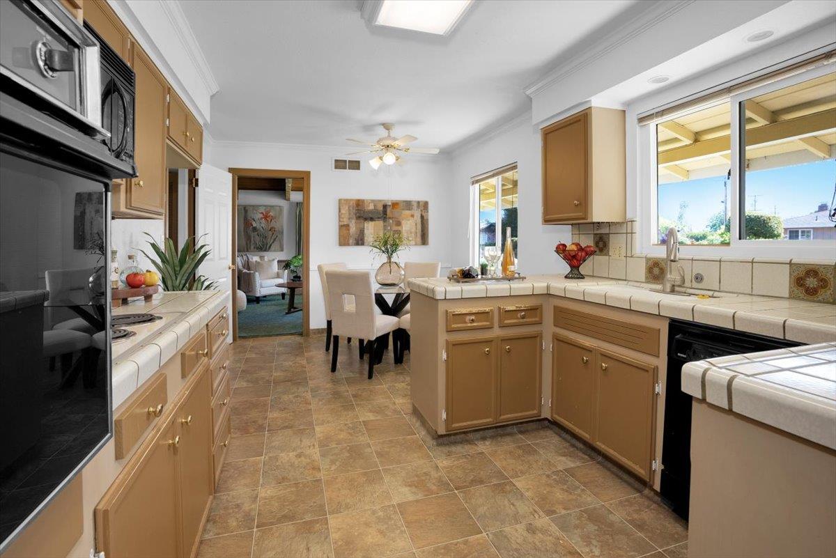 Detail Gallery Image 8 of 34 For 18654 Aspesi Dr, Saratoga,  CA 95070 - 4 Beds | 2/1 Baths